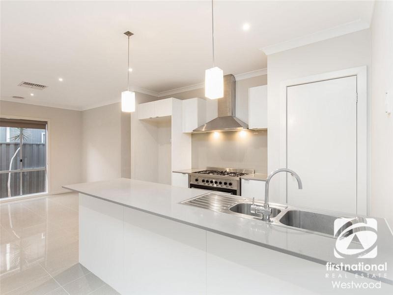 7 Brockwell Crescent, Wyndham Vale VIC 3024