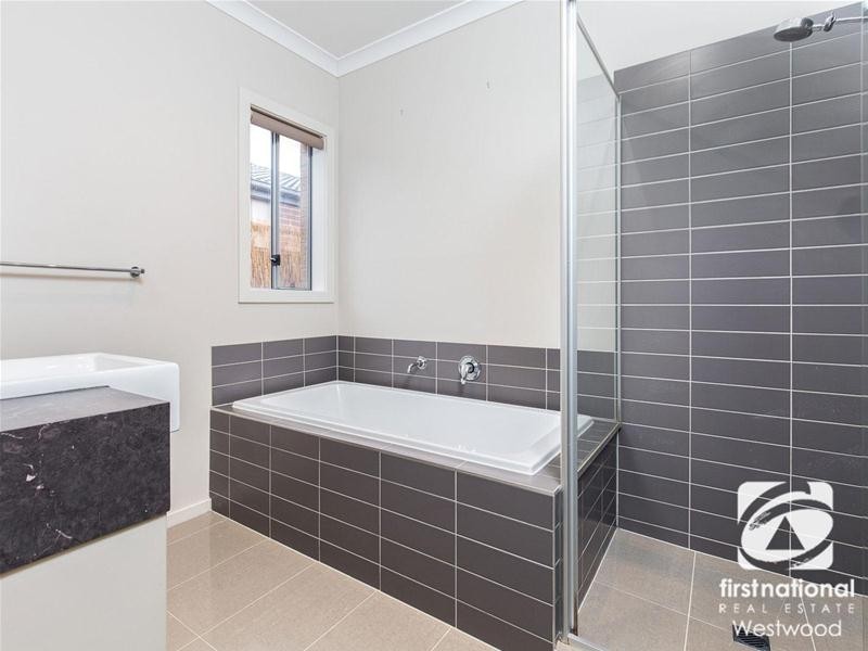 7 Brockwell Crescent, Wyndham Vale VIC 3024