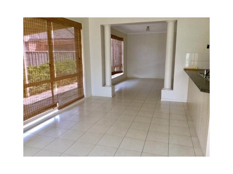 10 Maclarens Close, Wyndham Vale VIC 3024