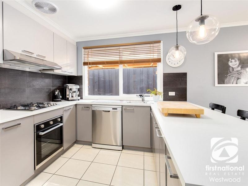 4 Weeden Drive, Werribee VIC 3030