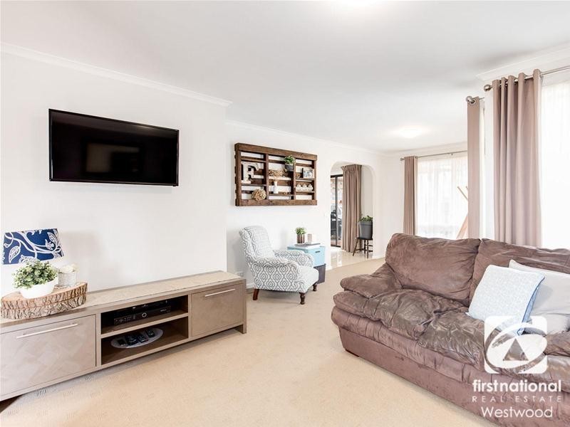 4 Weeden Drive, Werribee VIC 3030