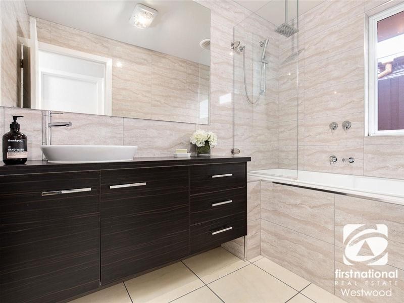 4 Weeden Drive, Werribee VIC 3030