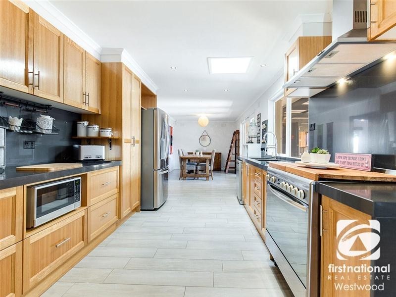 5 Loddon Court, Werribee VIC 3030