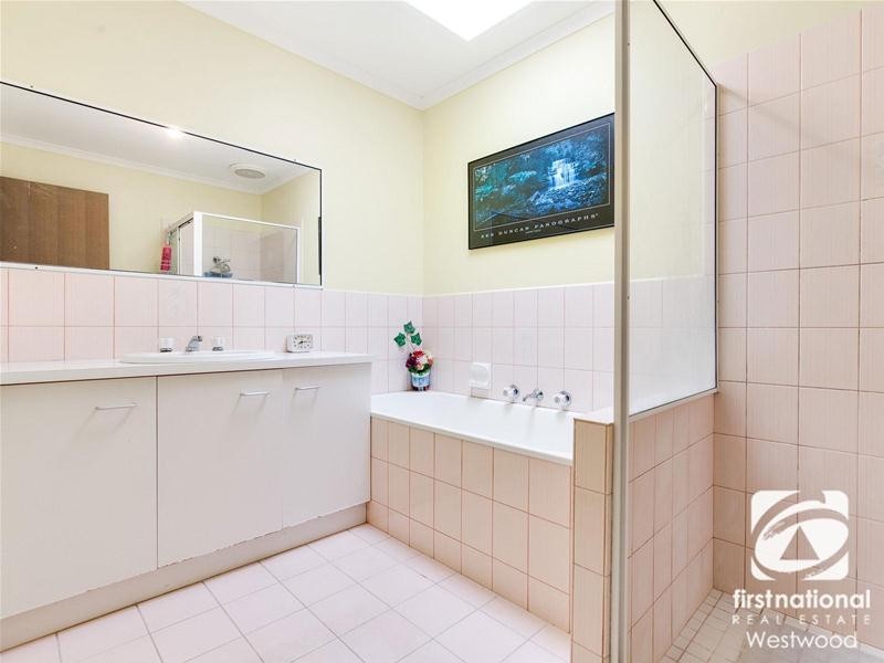 1/61 Hogans Road, Hoppers Crossing VIC 3029