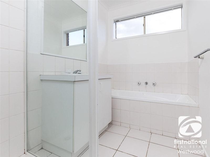 7 Carmarthen Close, Werribee VIC 3030