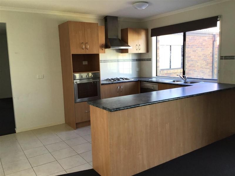 8 Ologhlen Drive, Wyndham Vale VIC 3024