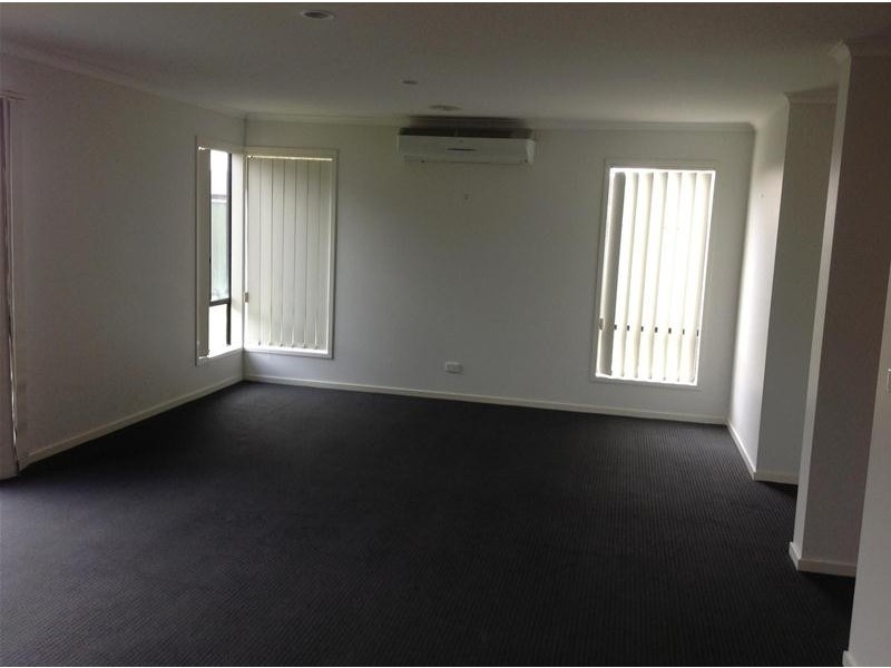 8 Ologhlen Drive, Wyndham Vale VIC 3024