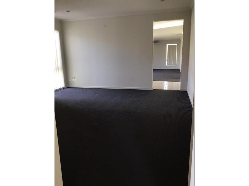 8 Ologhlen Drive, Wyndham Vale VIC 3024