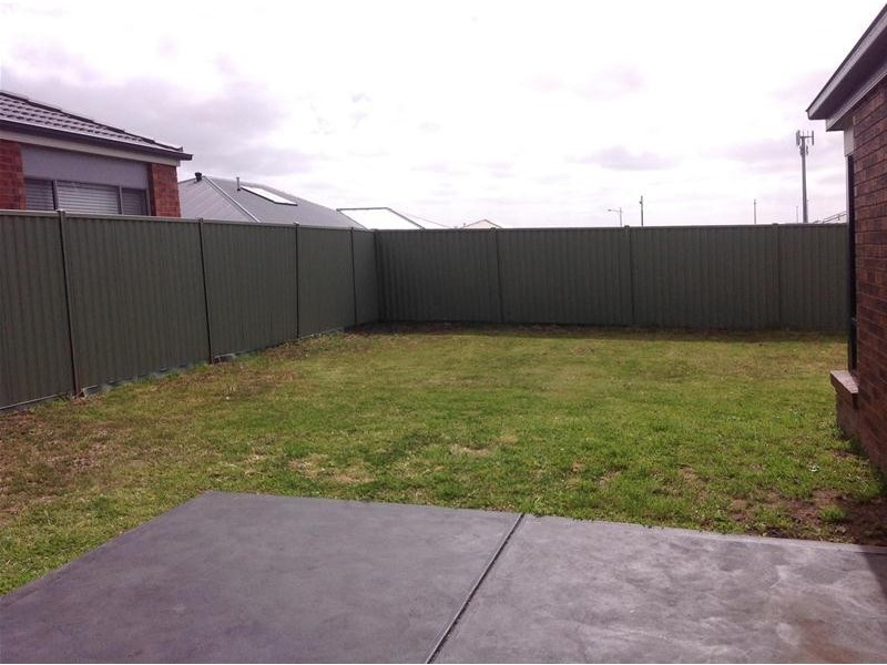 8 Ologhlen Drive, Wyndham Vale VIC 3024