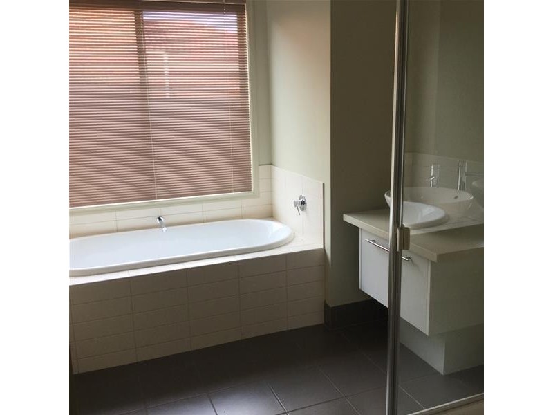 4 Mandora Grange, Tarneit VIC 3029