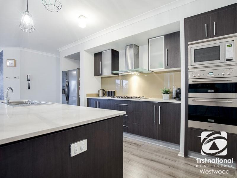 14 Ellenborough Crescent, Wyndham Vale VIC 3024