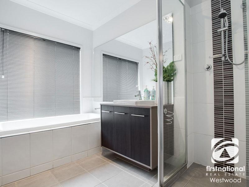 14 Ellenborough Crescent, Wyndham Vale VIC 3024