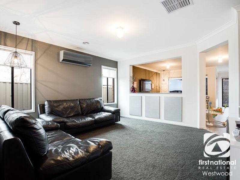 14 Ellenborough Crescent, Wyndham Vale VIC 3024