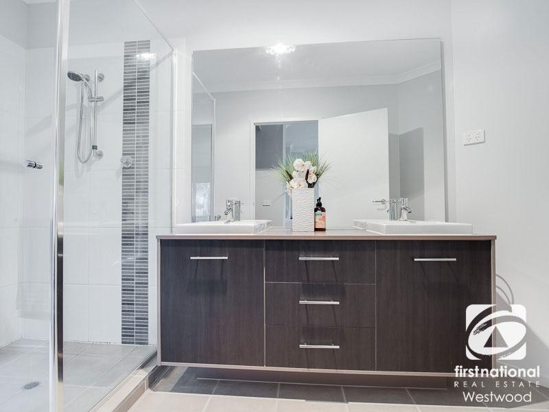 14 Ellenborough Crescent, Wyndham Vale VIC 3024