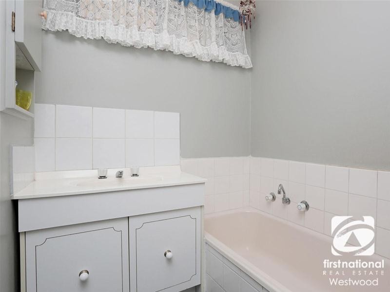 16 Richmond Crescent, Werribee VIC 3030