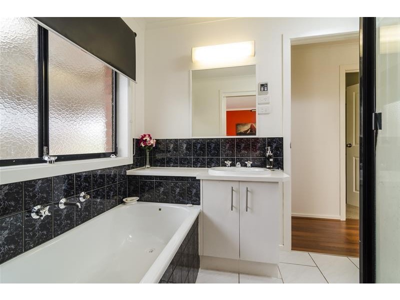 10 Elbe Close, Werribee VIC 3030