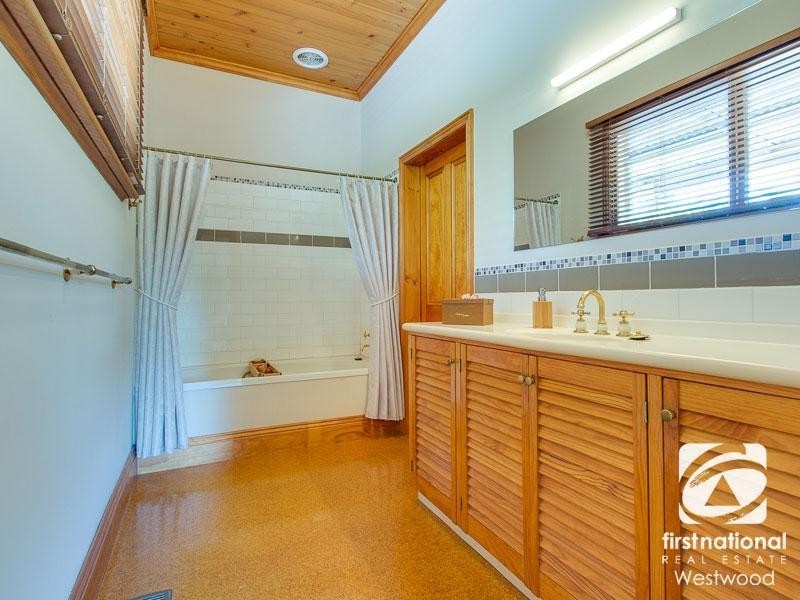 70 Bindowan Drive, Hoppers Crossing VIC 3029