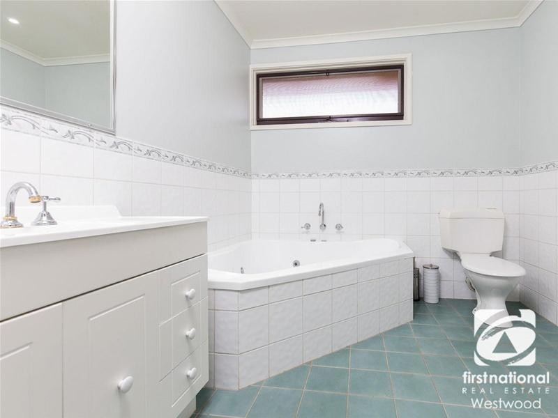 6 Giles Court, Werribee VIC 3030