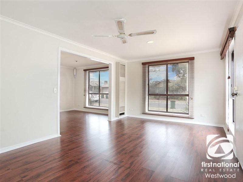 33 Hawkesbury Road, Werribee VIC 3030