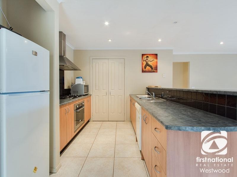 22 Macadamia Grove, Werribee VIC 3030