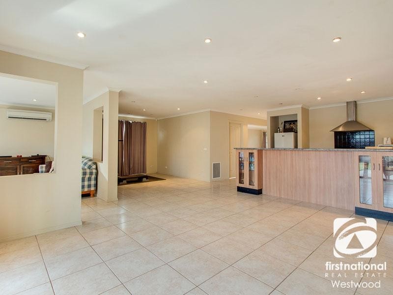 22 Macadamia Grove, Werribee VIC 3030