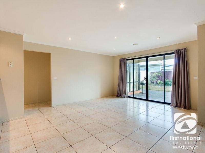 22 Macadamia Grove, Werribee VIC 3030