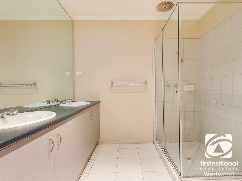 22 Macadamia Grove, Werribee VIC 3030