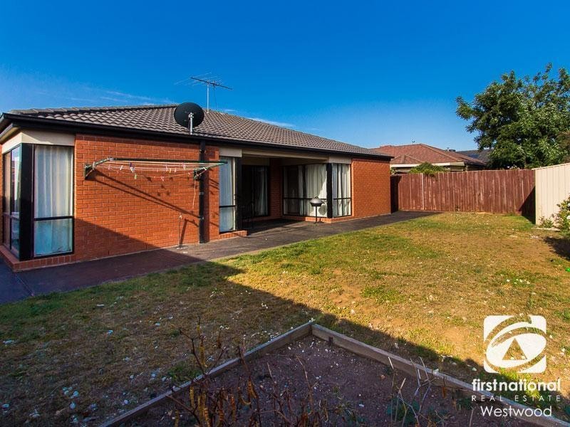 22 Macadamia Grove, Werribee VIC 3030
