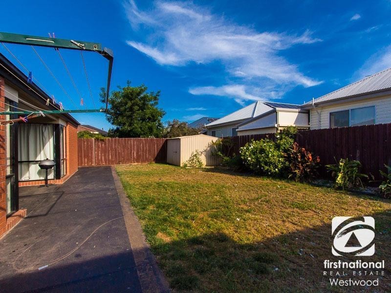 22 Macadamia Grove, Werribee VIC 3030