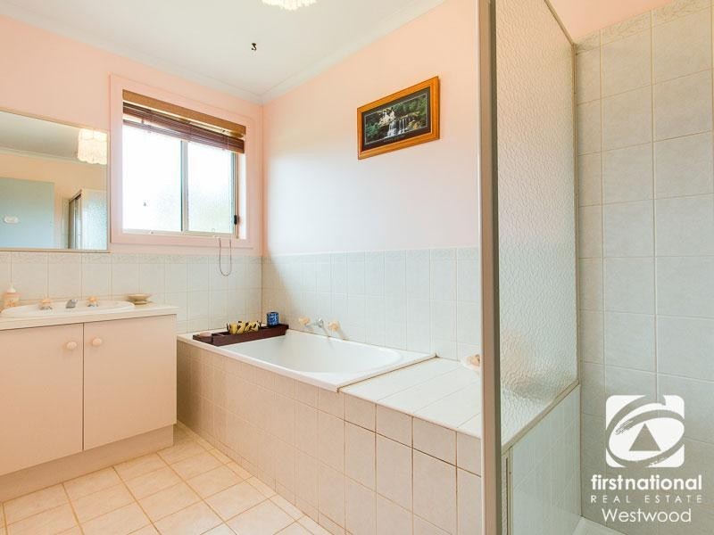 10 Dalvista Court, Werribee VIC 3030