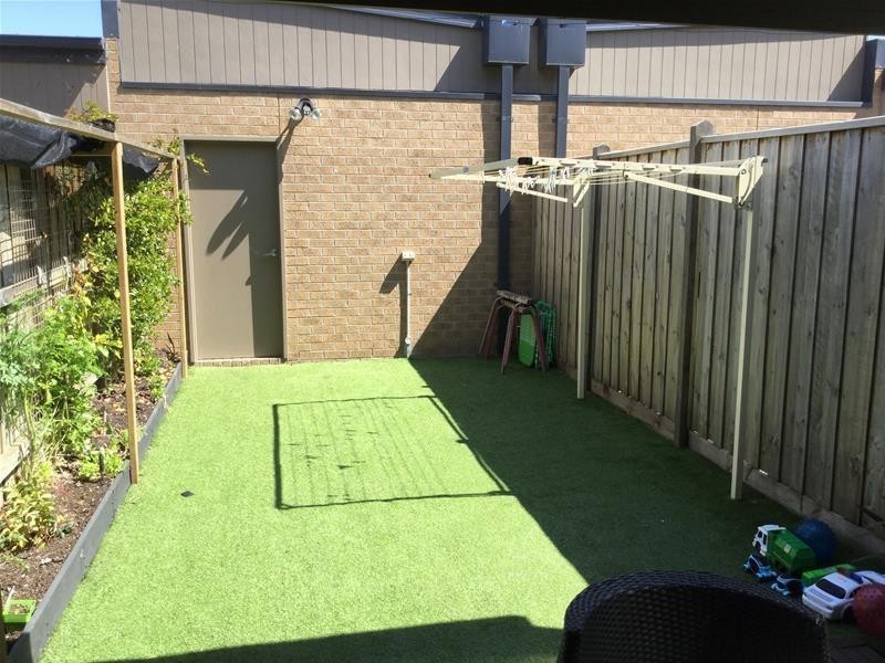 2D Hanworth Avenue, Williams Landing VIC 3027