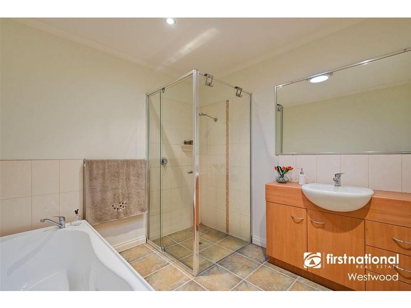 25B Parklands Grove, Werribee VIC 3030