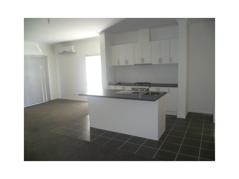 2/34 Tarneit Road, Werribee VIC 3030