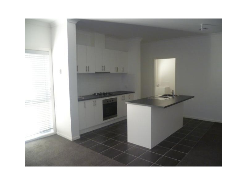 2/34 Tarneit Road, Werribee VIC 3030