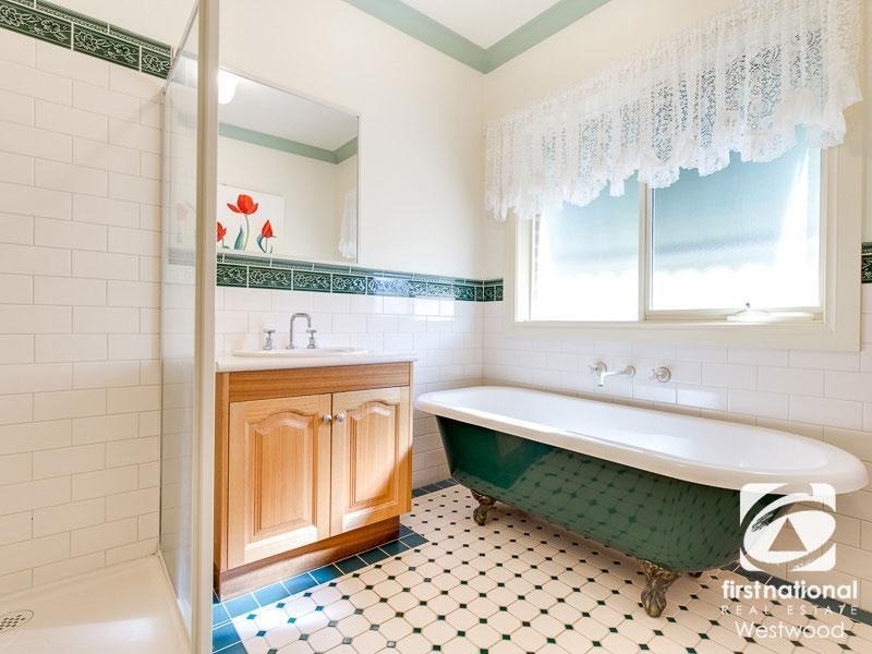 18 Treeside Drive, Tarneit VIC 3029