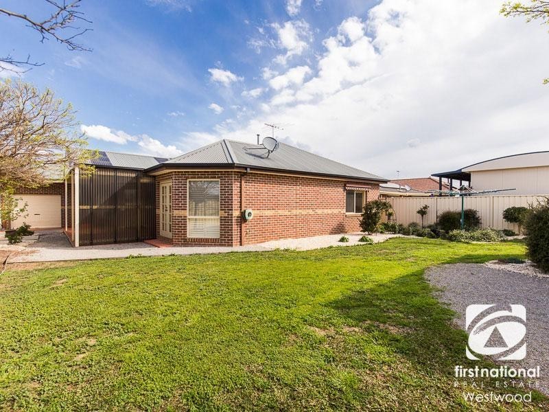 18 Treeside Drive, Tarneit VIC 3029