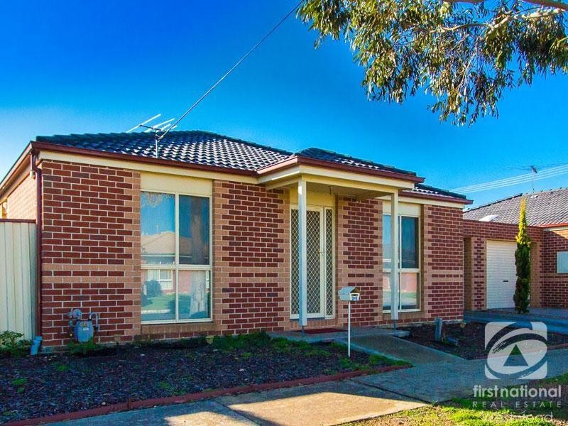 2/1 Gentzen Drive, Wyndham Vale VIC 3024