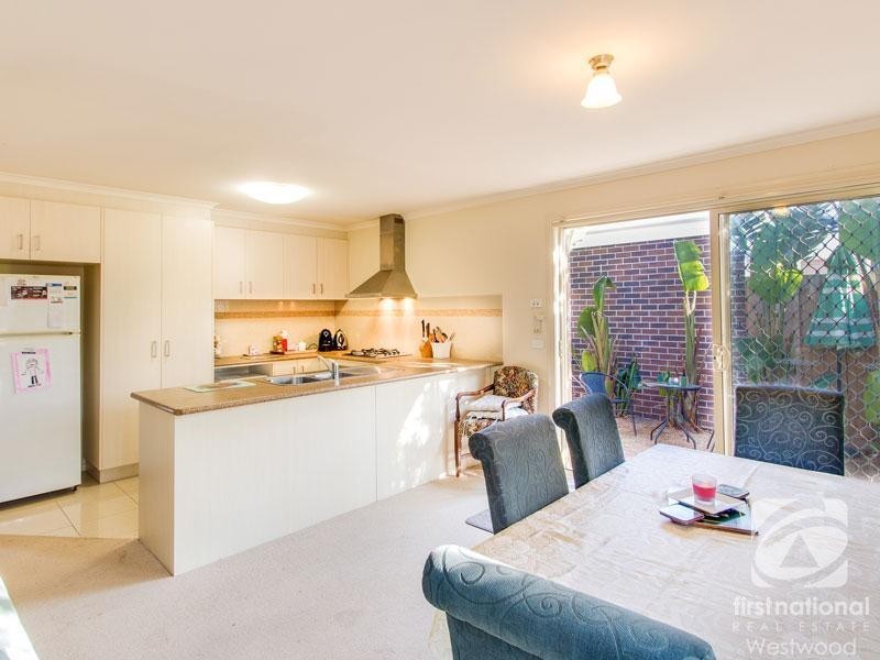 2/1 Gentzen Drive, Wyndham Vale VIC 3024