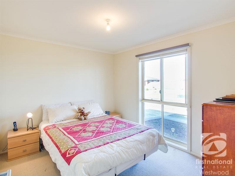 2/1 Gentzen Drive, Wyndham Vale VIC 3024