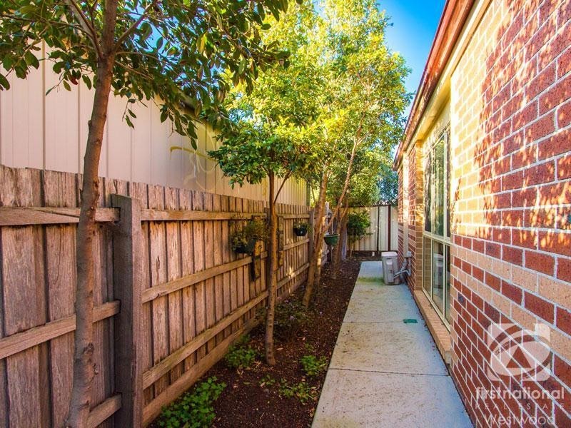 2/1 Gentzen Drive, Wyndham Vale VIC 3024