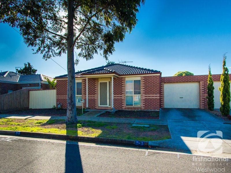 2/1 Gentzen Drive, Wyndham Vale VIC 3024