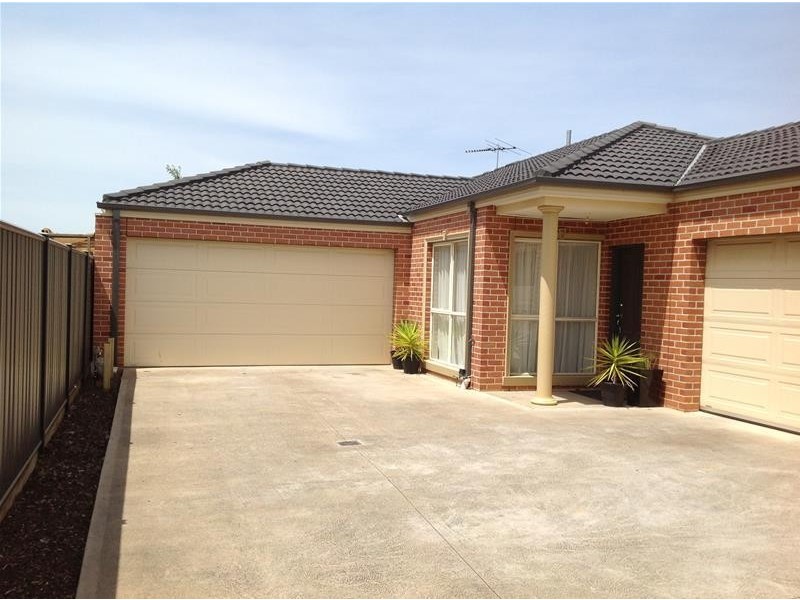 2/21 Trish Walk, Werribee VIC 3030