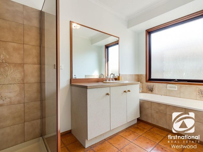 18 Banksia Crescent, Hoppers Crossing VIC 3029