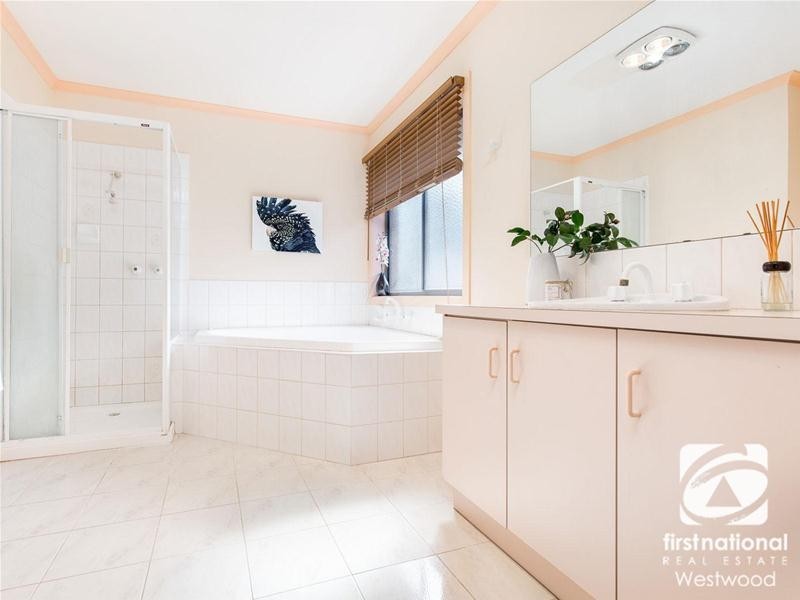 10 Coulton Court, Werribee VIC 3030