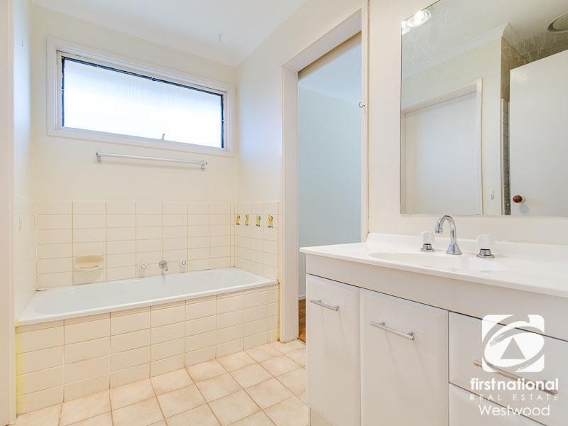 4 Albatross Avenue, Werribee VIC 3030