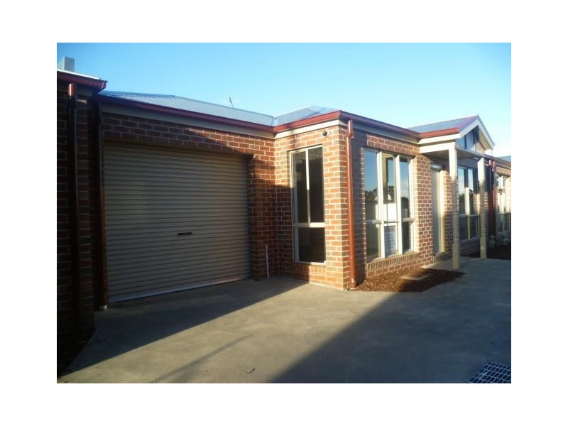 2/33 Edgar Street, Werribee VIC 3030