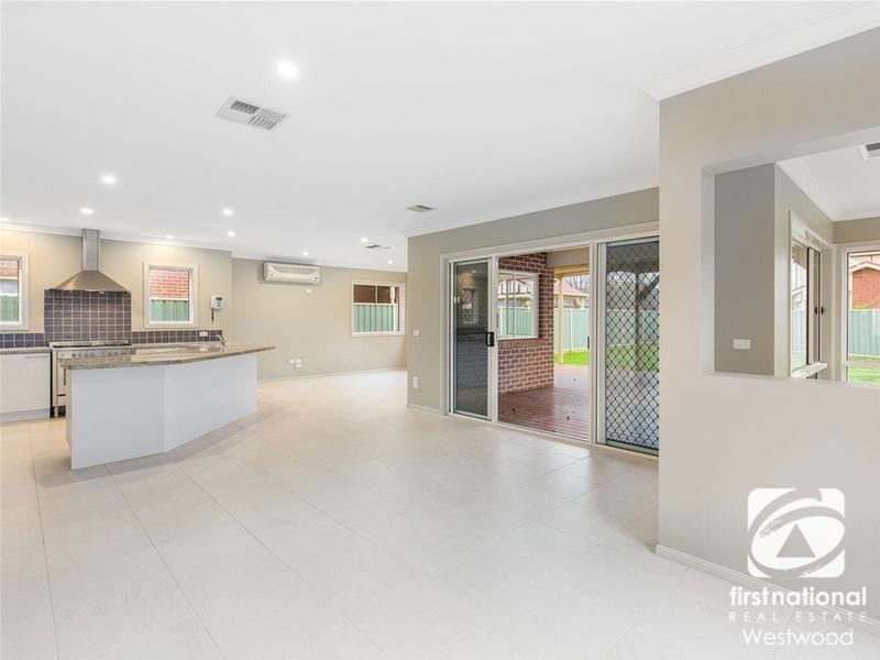 44 Riversdale Drive, Werribee VIC 3030