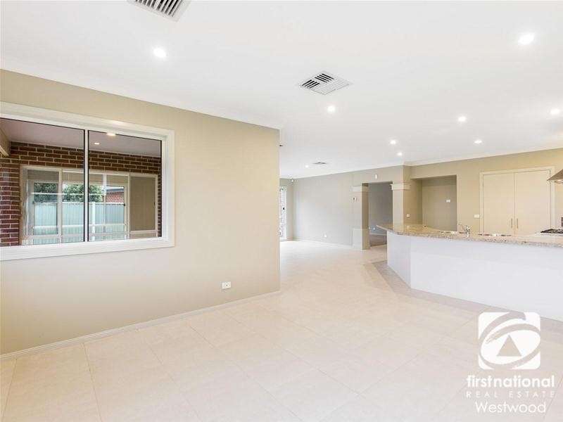 44 Riversdale Drive, Werribee VIC 3030