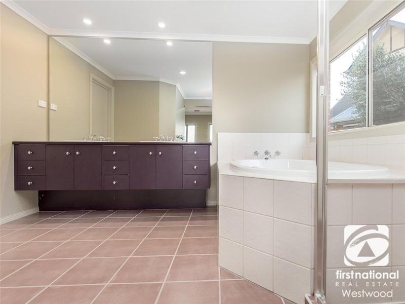 44 Riversdale Drive, Werribee VIC 3030