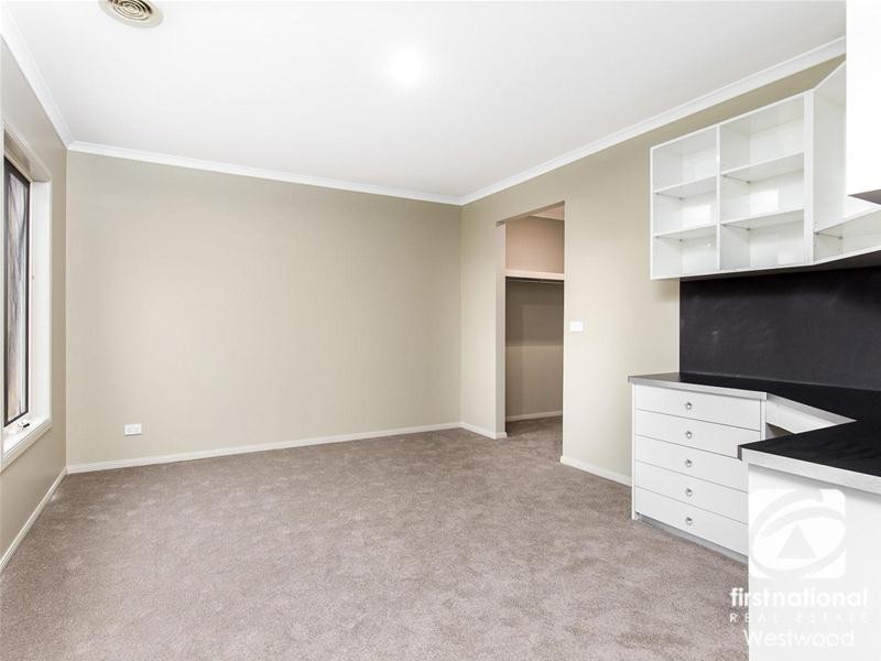 44 Riversdale Drive, Werribee VIC 3030